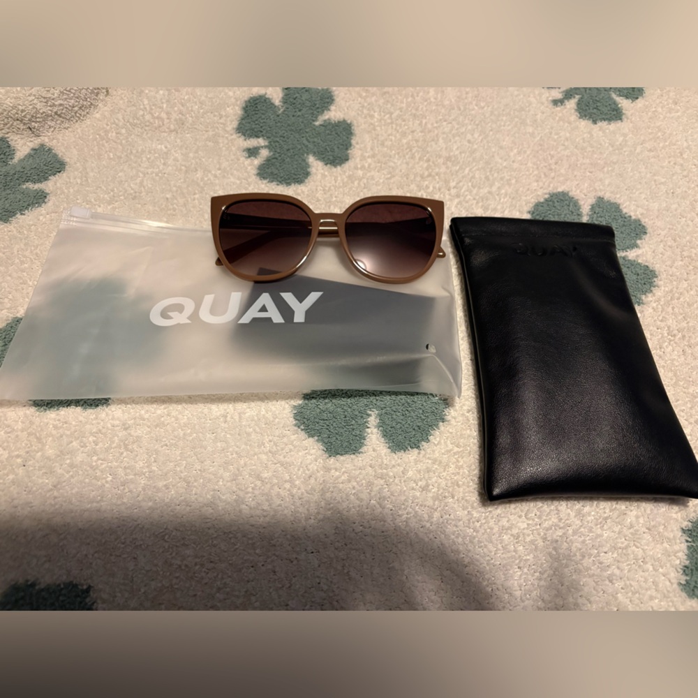 Quay Staycation Brown Sunglasses with Case